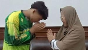 Kepala-SMAN-1-Cimarga-dipertemukan-dengan-siswa-yang-ditampar-karena-merokok.jpg