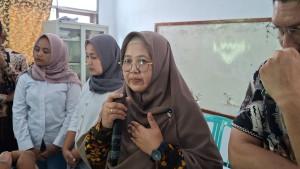 Kepala-Sekolah-SMAN-1-Cimarga-saat-kembali-ke-sekolah-pada-Kamis-16102025.jpg