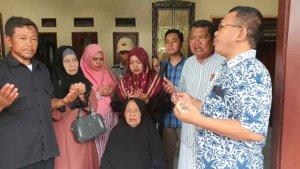 Keponakan-Mahfud-MD-Syaiful-Hidayat-doa-bersama-Ibunda-Mahfud-MD-Siti-Khadijah.jpg