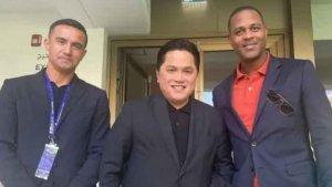 Ketua-Umum-PSSI-Erick-Thohir-foto-bersama-Patrick-Kluivert.jpg