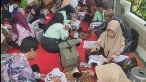 LESTARIKAN-KEBUDAYAAN-BATIK-Belasan-siswi-meluapkan-ekspresi-di-atas.jpg