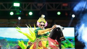 MEMUKAU-Tampak-penampilan-peserta-Madura-Culture-Festival-MCF-pada-Sabtu.jpg