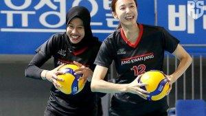 Megawati-Hangestri-Pertiwi-bersama-Han-Songyi-saat-berlatih-dalam-persiapan-liga-voli-Korea-Selatan.jpg