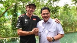 Menpora-Erick-Thohir-bersama-legenda-MotoGP-Valentino-Rossi.jpg