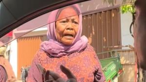 Oknum-jukir-liar-di-kawasan-Pabean-Surabaya-melakukan-pungli-dengan-manarik.jpg
