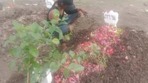 PEMAKAMAN-Makam-Riski-curanmor-yang-terbakar-di-Jojoran-III-Korban-tewas.jpg