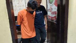 Pelaku-kasus-narkoba-di-Bangkalan-saat-diamankan-polisi.jpg