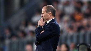 Pelatih-Juventus-Massimiliano-Allegri-mengamati-pertandingan.jpg