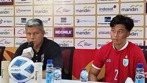 Pelatih-Timnas-Thailand-U-19-Emerson-Pereira-Da-Silva-saat-jumpa-pers-setelah.jpg