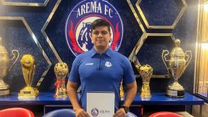 Pelatih-fisik-Arema-FC-Carlos-Airon-yang-baru-saja-diperkenalkan.jpg