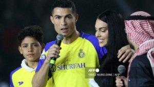 Pemain-Al-Nassr-Cristiano-Ronaldo-yang-melakoni-latihan-sendiri-meski-rekan-setimnya-sudah-pulang.jpg