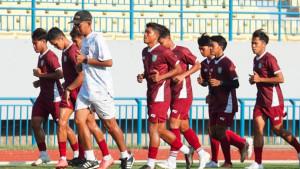 Pemain-Gresik-United-kala-berlatih-di-Stadion-Gelora-Joko-Samudro-Gresik.jpg
