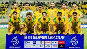Pemain-Persebaya-foto-bersama-di-Banten-internasional-Stadium.jpg