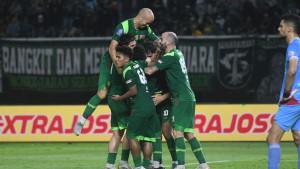 Pemain-Persebaya-merayakan-gol-yang-dicetak-Bruno.jpg