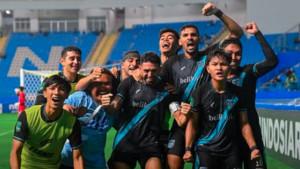 Pemain-Persela-merayakan-kemenangan-di-Stadion-Batakan-Balikpapan-Kalimantan-Timur.jpg