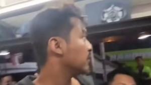 Potongan-video-viral-seorang-pria-diduga-ODGJ-mengaku-nabi-di-Terminal-Purabaya.jpg