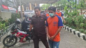 Pria-asal-Desa-Pulolor-digelandang-ke-Mapolsek-Jombang-Kota-usai-curi-motor-tetangga.jpg