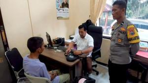 Pria-berprofesi-pengamen-badut-kepergok-mencuri-sepeda-motor-buruh-PTPN-XII-Ajung-Jember.jpg