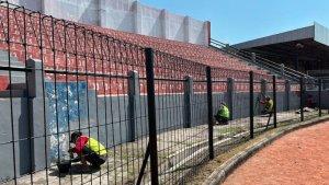 Proses-pengecatan-Stadion-Brawijaya-Kediri-Kamis-1072025.jpg