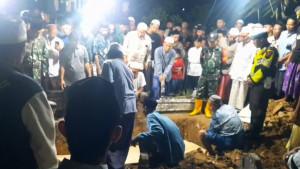 Prosesi-pemakaman-korban-meninggal-insiden-Ponpes-Al-Khoziny-asal-Bangkalan.jpg
