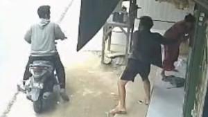 RAMPAS-KALUNG-Aksi-tersangka-jambret-berinisial-IA-29-warga-Desa.jpg