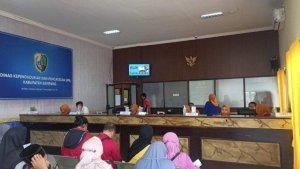 Ruang-pelayanan-Kantor-Dispendukcapil-Kabupaten-Sampang.jpg