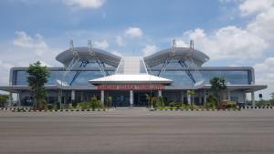 SEGERA-DIBUKA-Tampak-suasana-Bandar-Udata-Trunojoyo-Sumenep-di-Desa.jpg