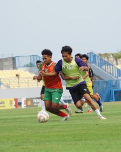 SELEKSI-GRESIK-UNITED-Suasana-seleksi-Gresik-United-U-23-di-Stadio.jpg