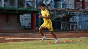 SEMANGAT-LATIHAN-Penyerang-Madura-United-FC-Mohammad-Riski-Afrisal-saat-latiha.jpg