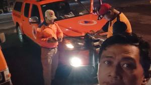 STANDBY-DI-JEMBATAN-SURAMADU-Dua-tim-BPBD-Bangkalan-sedang-menunggu.jpg