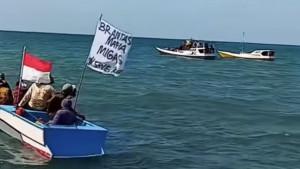 SUARA-PENOLAKAN-WARGA-KANGEAN-Suasana-warga-nelayan-Pulau-Kangean.jpg