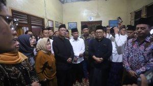 Said-Abdullah-takziah-ke-rumah-almarhumah-Ibunda-Mahfud-MD.jpg