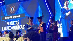 Sanusi-pengusaha-Talango-Sumenep-wisuda-meraih-magister-S2-Ilmu-Komunikasi-di-Unitomo.jpg