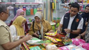 Satgas-Pangan-Polres-Sampang-dan-Satgas-Pangan-Provinsi-Jawa-Timur-inspeksi-ke-toko-beras.jpg