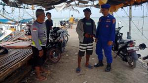 Satpolairud-Polres-Pamekasan-menggelar-patroli-dialogis-di-Pelabuhan-Perikanan-Branta-Pesisir.jpg