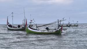 Sejumlah-perahu-nelayan-tidak-melaut-di-Kecamatan-Pademawu-Kabupaten-Pamekasan.jpg