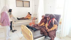 Sejumlah-siswa-SDN-Sidomekar-05-Kecamatan-Semboro-dilarikan-ke.jpg