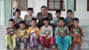 Senangnya-Ratusan-Santri-di-Pamekasan-Terima-Mushaf-Baru-Taman-Zakat-Investasi.jpg