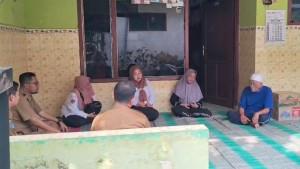 Siti-Fatimah-menemui-rombongan-Kepala-Dinas-Pendidikan-Bangkalan-H-Moh-Yakub.jpg