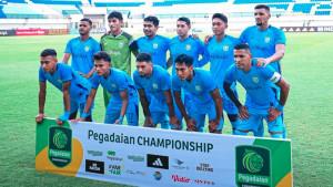Skuad-utama-Persela-foto-bersama-di-Stadion-Surajaya-Lamongan.jpg