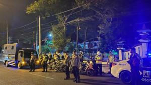 Suasana-saat-TNI-POLRI-bersinergi-menjaga-keamanan-warga-Kabupaten-Pameka.jpg