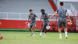 Suasana-saat-pemain-Madura-United-FC-saat-official-training-di-Stadion-Gelora-Kie.jpg