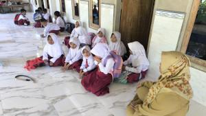 Suasana-saat-siswa-SDN-Potoan-Daya-2-Kabupaten-Pamekasan-Madura-belajar-di.jpg