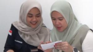 TERENYUH-Anna-Fatimah-Zahratus-Nisa-kanan-selaku-Mitra-SPPG-Bungsang.jpg