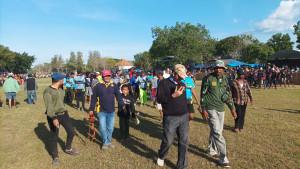 TIKET-PIALA-PRESIDEN-Segenap-Tim-Bojokunakal-saat-berjalan-di-lapangan-kerapan.jpg