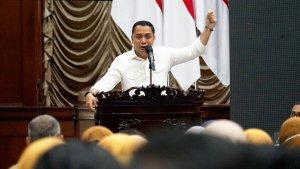 Wali-Kota-Surabaya-Eri-Cahyadi-saat-memberikan-penjelasan-kepada-jajaran-Pemkot.jpg
