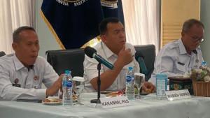 Wamen-Imigrasi-dan-Pemasyarakatan-Silmy-Karim-memberi-arahan-di-TPI-Pamekasan.jpg