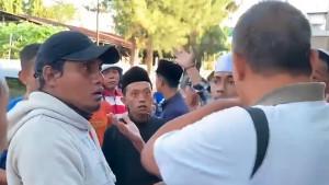 Warga-dan-santri-menangkap-pemulung-diduga-mencuri-AC-pondok-pesantren-di-Sampang.jpg