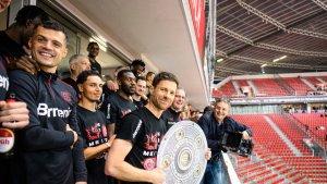 Xabi-Alonso-mengungkapkan-kegembiraannya-setelah-bawa-Bayer-Leverkusen-juara-Bundesliga.jpg