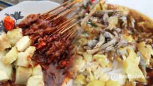 kuliner-khas-madura-sate-lalat-dan-campur-lorjuk.jpg